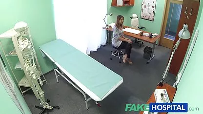Holly tante toge buka baju menyenangkan