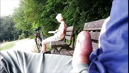 Gadis pelayan video janda toge itu dengan temannya