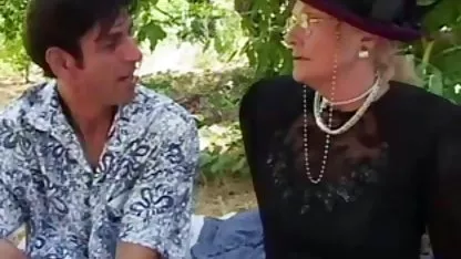 Toket besar: tante toge mesum Robyn Lee