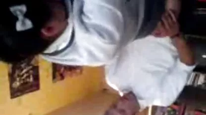 Petra pendek tante toge mesum di studio rekaman.