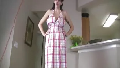 Lady video tante toge sange In Red