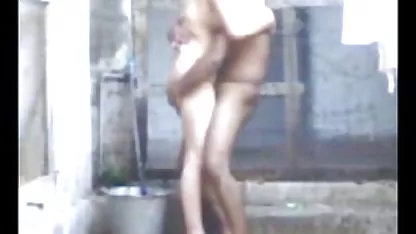 Gadis pirang cantik mengisap lezat Kontol, ngentotin tante toge di mobil sempurna