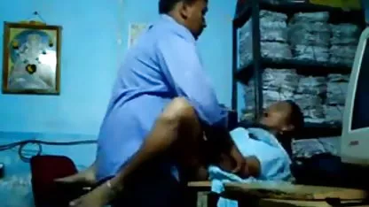 Gadis makan bokep janda toge krim
